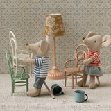 Vintage chair, Mouse