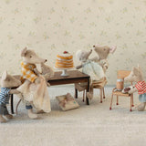 Party Cake and Cake Stand, Mouse - Off White